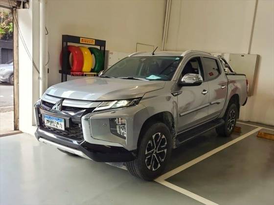 MITSUBISHI L200 TRITON 2.4 16V TURBO DIESEL SPORT HPE-S CD 4P 4X4 AUTOMÁTICO MITSUBISHI L200 TRITON 2.4 16V TURBO DIESEL SPORT HPE-S CD 4P 4X4 AUTOMÁTICO